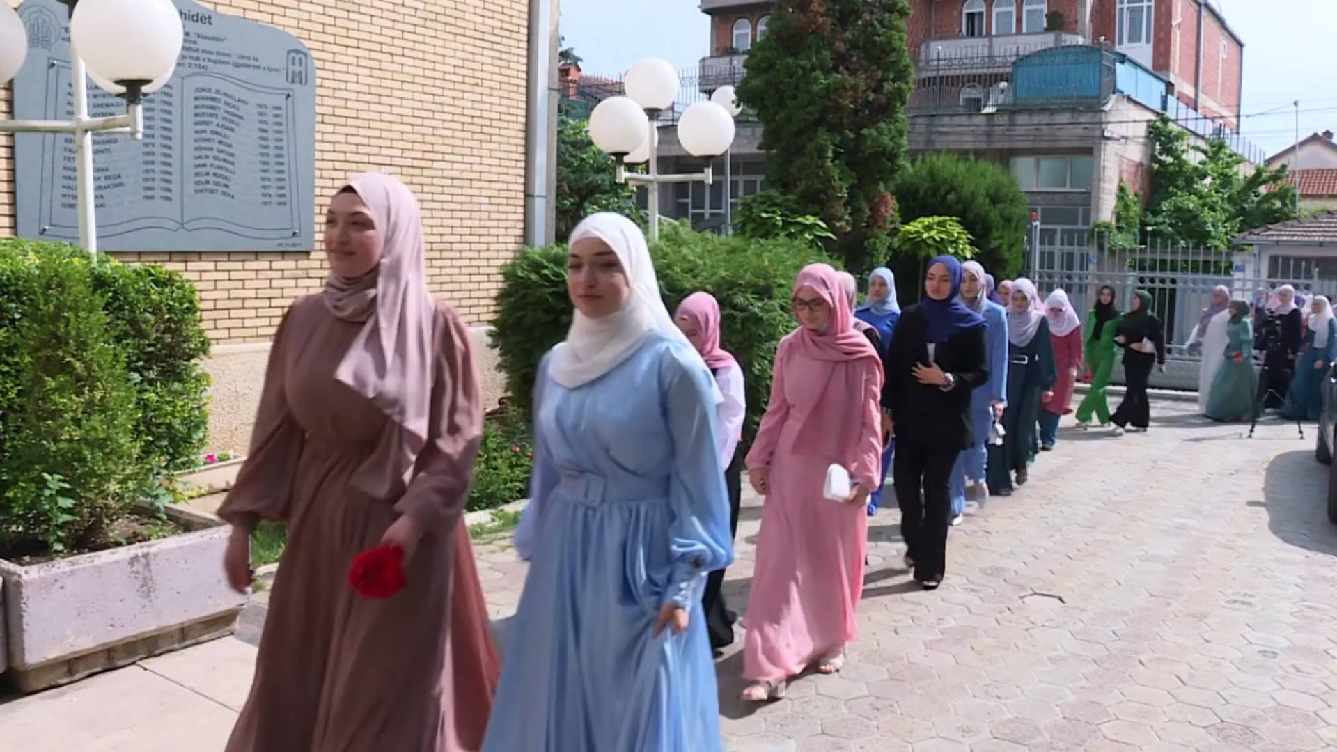 230 maturantë përfundojnë me suksesë shkollimin në Medresenë “Alauddin”